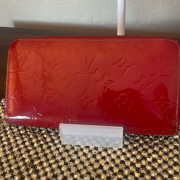 LOW START Louis Vuitton Red Verni zip around wallet - Picture 3 of 16